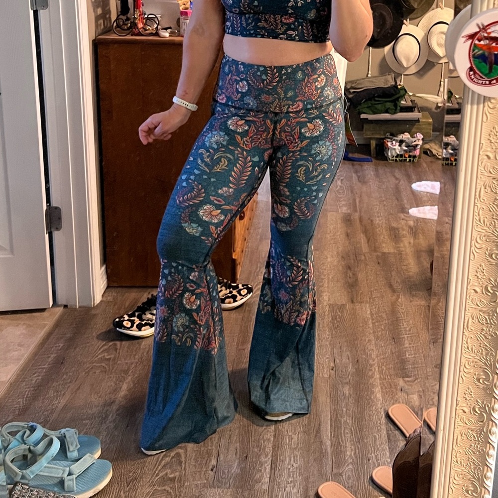 Yoga Democracy Bell Bottoms - NWT - medium